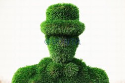 Топиари джентльмен в шляпе с тростью, h=235см — газон Deluxe