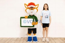 Топиари лисенок Колин с табличкой, h=165см — газон Eco