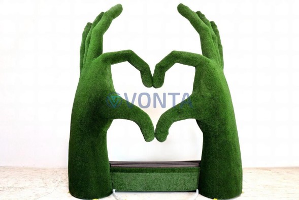 Топиари композиция руки-сердце-лавочка — газон Eco