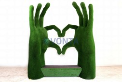 Топиари композиция руки-сердце-лавочка — газон Eco