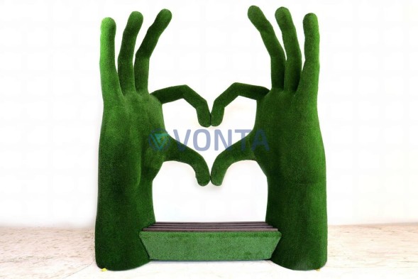 Топиари композиция руки-сердце-лавочка — газон Eco