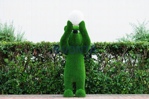 Топиари медведь с мячиком — газон Eco