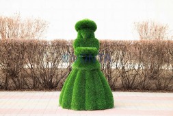 Топиари композиция светская встреча №4 (леди с корзиной, джентльмен, девочка с подносом) — Deluxe