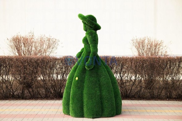 Топиари композиция светская встреча №4 (леди с корзиной, джентльмен, девочка с подносом) — Deluxe