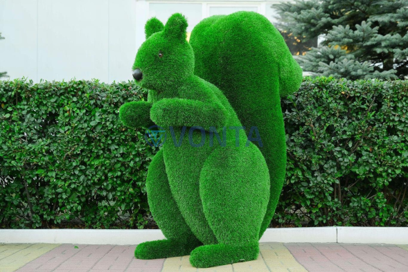 Топиари белка Лора — газон Deluxe Green