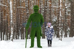 Топиари джентльмен в шляпе с тростью, h=230 см- газон Eco