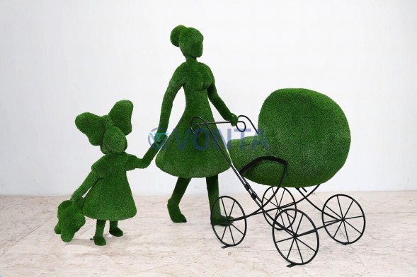 Топиари композиция мама с детьми — газон Есо