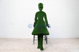 Топиари композиция мама с детьми — газон Есо