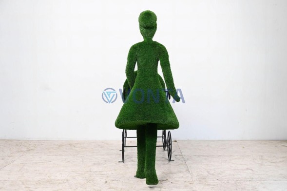 Топиари композиция мама с детьми — газон Есо