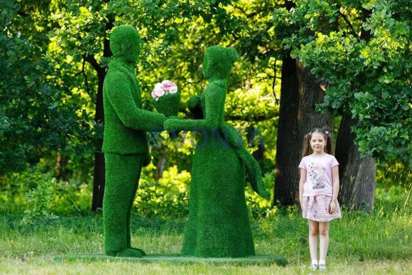 Топиари композиция леди и джентельмен, свидание — газон Eco