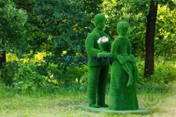 Топиари композиция леди и джентельмен, свидание — газон Eco