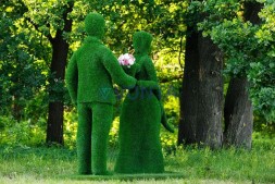 Топиари композиция леди и джентельмен, свидание — газон Eco