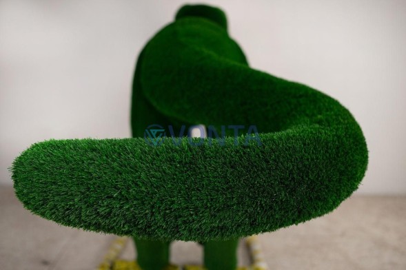 Топиари динозавр велоцераптор — газон Есо