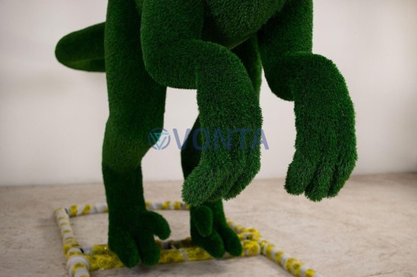 Топиари динозавр велоцераптор — газон Есо