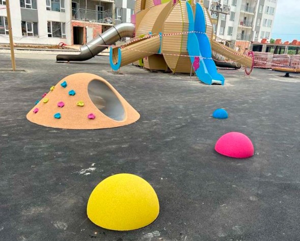 Холм с тоннелем