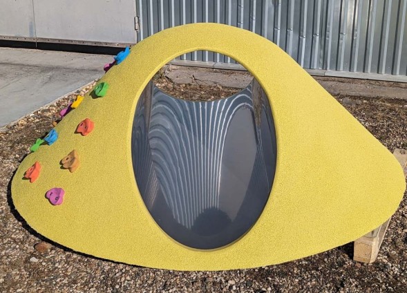 Холм с тоннелем