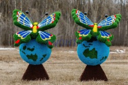 Топиари композиция бабочка Лайза на земном шаре — газон Eco