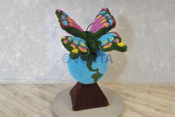 Топиари композиция бабочка Лайза на земном шаре — газон Eco