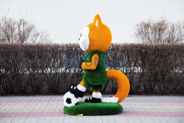 Топиари лисенок футболист, h=170см — газон Deluxe + Eco