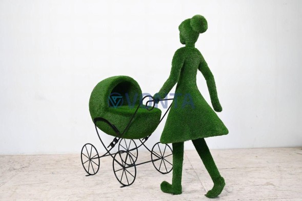 Топиари мама с коляской — газон Eco