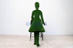 Топиари мама с коляской — газон Eco