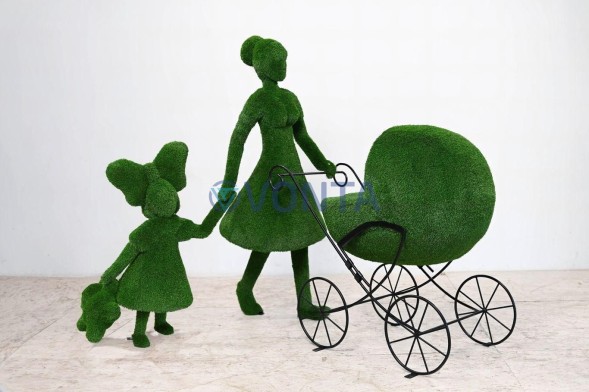 Топиари мама с коляской — газон Eco