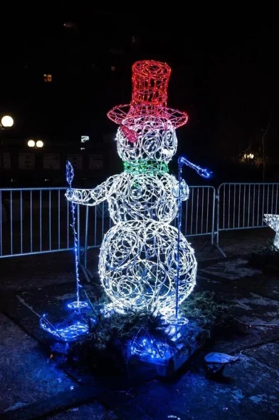 Светодиодная фигура Снеговик лыжник 180 см., (SR235)