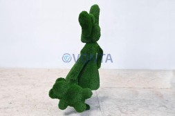 Топиари девочка с мишкой — газон Eco