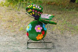 Топиари композиция бабочка на шаре поляна — газон Eco