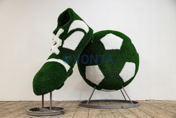 Топиари Композиция мяч с бутсой — газон Eco