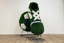 Топиари Композиция мяч с бутсой — газон Eco