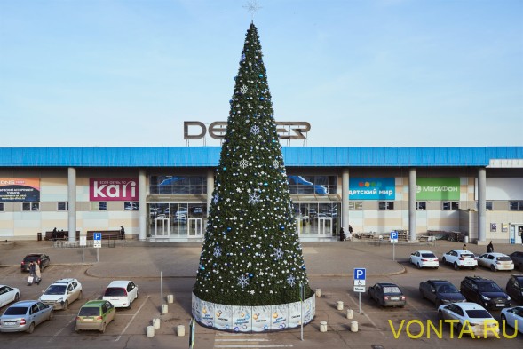 Уличная каркасная сосна «Уральская» 7 м